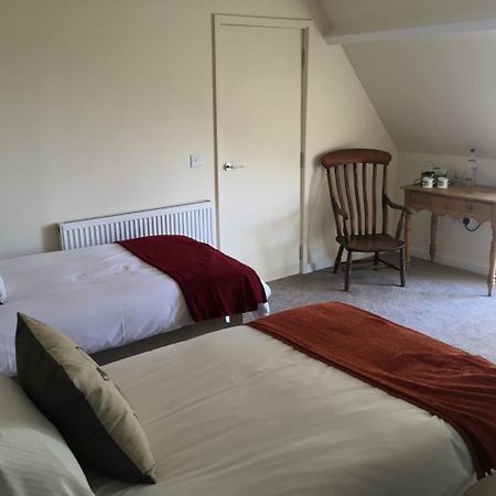 The Old Spotted Cow Bed & Breakfast Marston Meysey ภายนอก รูปภาพ