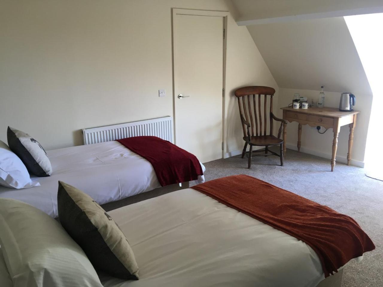 The Old Spotted Cow Bed & Breakfast Marston Meysey ภายนอก รูปภาพ
