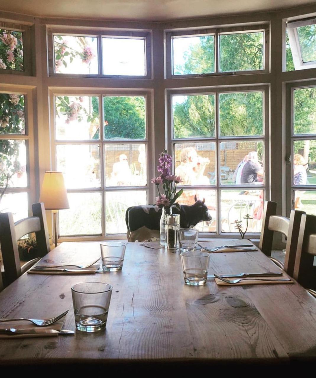 The Old Spotted Cow Bed & Breakfast Marston Meysey ภายนอก รูปภาพ