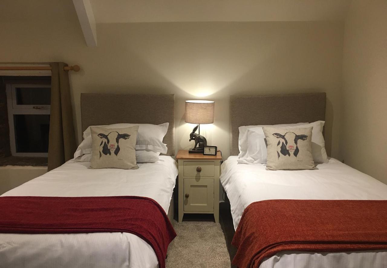 The Old Spotted Cow Bed & Breakfast Marston Meysey ภายนอก รูปภาพ