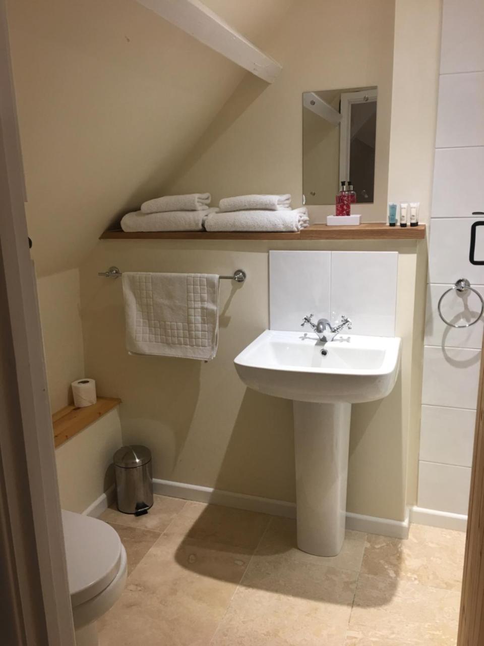 The Old Spotted Cow Bed & Breakfast Marston Meysey ภายนอก รูปภาพ